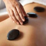 Massaggio con pietre calde
